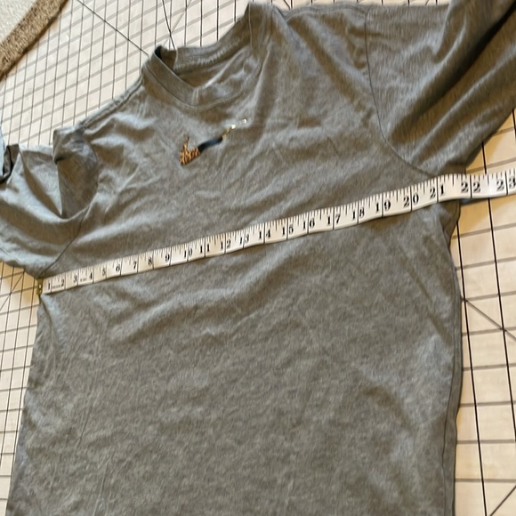 Nike long sleeved crop tee with leopard print and gold and black swoosh, size m - Picture 5 of 7